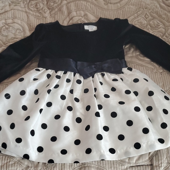 crown & ivy Other - Crown and Ivy Black and white infant dress